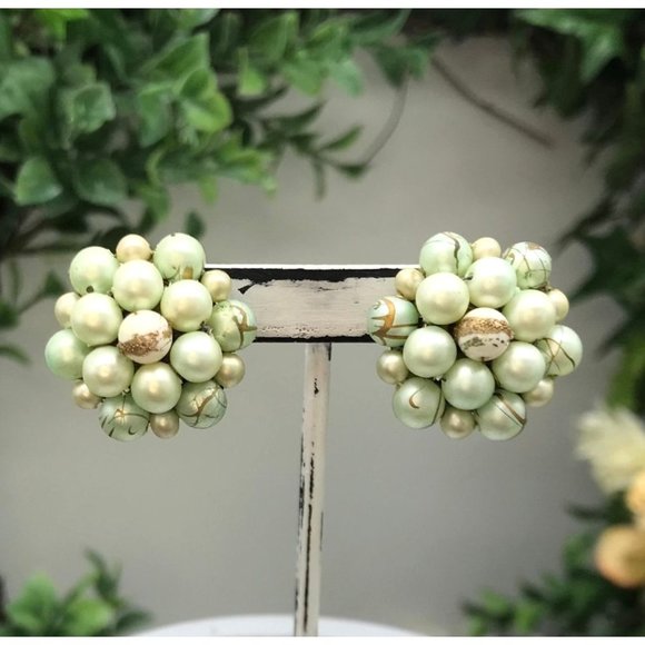 Vintage Gold Toned Clip On Earrings Round Beaded Clusters Pearly Mint Green With - Picture 1 of 6